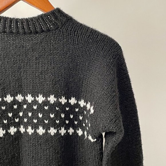 Hand Knit Simple Norwegian Nordic Style Crew Neck Sweater, Black/White, Size M - Picture 6 of 6